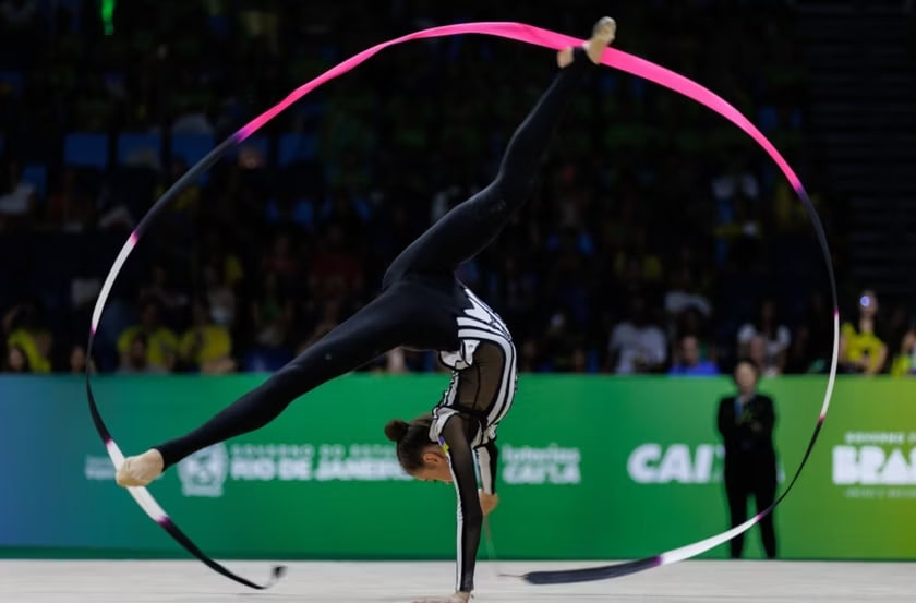 В Киеве обиделись на 15-летнюю русскую девочку: наша спортсменка повернулась спиной к украинскому флагу В Киеве обиделись на 15-летнюю русскую девочку: наша спортсменка повернулась спиной к украинскому флагу