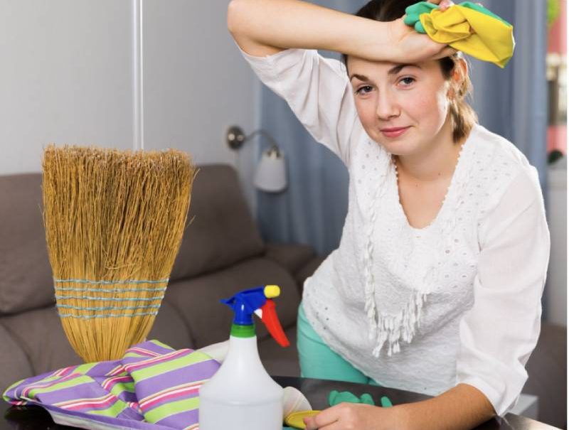 Не на час, а на жизнь: подсчитали, какой могла бы быть зарплата россиянки, «работающей» женой и мамой 