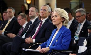 Европа объявляет войну США: пока что долговую