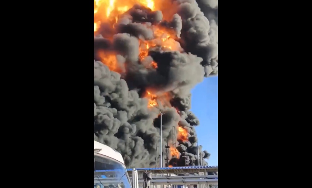 Украина продолжила безнаказанно сжигать Пермь: на НПЗ новый пожар – почему профильным инженерам запрещают строить защиту Украина продолжила безнаказанно сжигать Пермь: на НПЗ новый пожар – почему профильным инженерам запрещают строить защиту