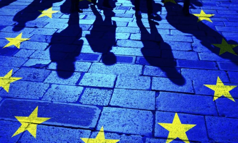 &laquo;Запрет на реэкспорт и криптовалюту&raquo;: что вошло в новый пакет санкций ЕС против РФ