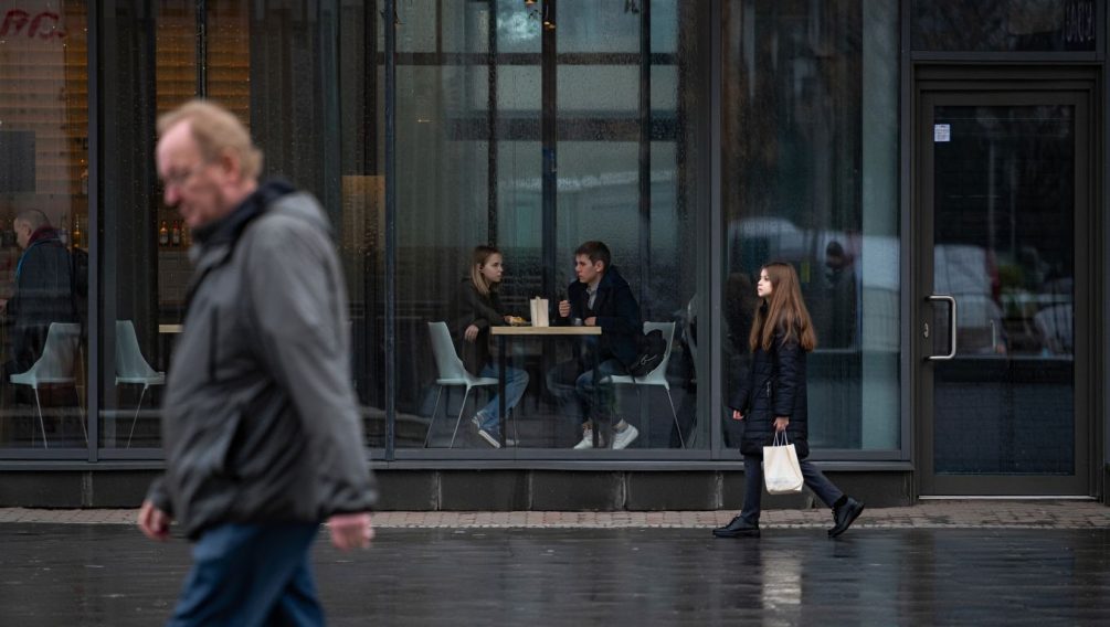 «Нет денег»: россияне массово урезают расходы — от ремонта до техники и поездок