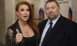 «Работать по 12 часов 6 дней в неделю»: Блёданс из Госдумы поддержала Дерипаску в увеличении рабочей недели россиян