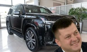 Мэра Уфы обсуждают за Lexus, купленный на деньги, собранные для бойцов СВО