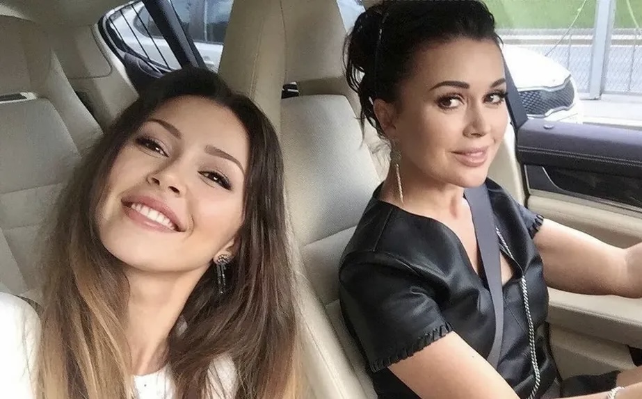 «Ты сделал нас самыми счастливыми»: дочь Заворотнюк трогательно обратилась к годовалому сыну и показала редкие кадры