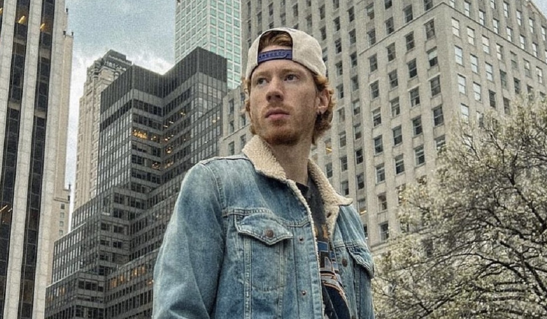 Копия Красновой, но с ребенком: внук Пугачёвой вышел в свет с новой избранницей после развода 