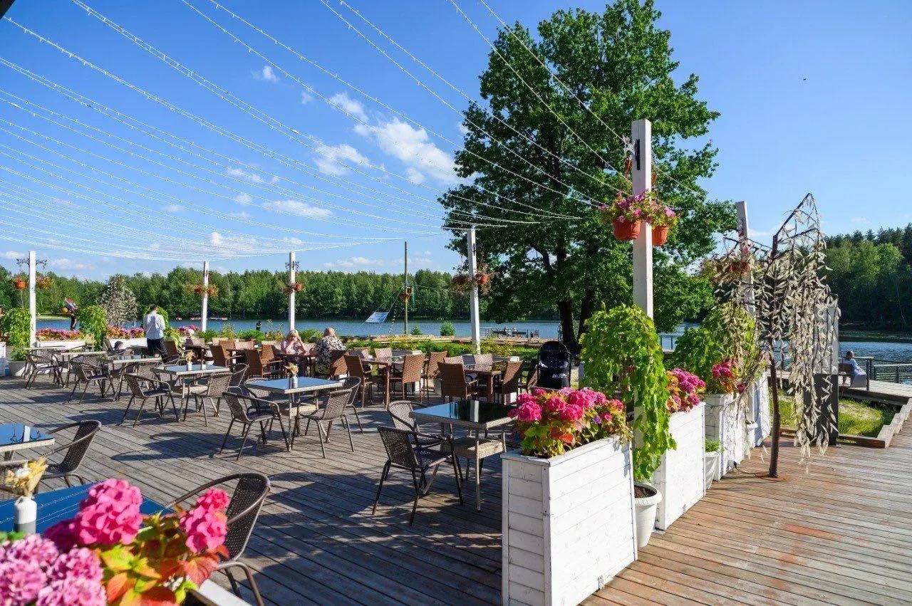 В Подмосковье вводят пятилетние договоры на размещение летних кафе В Подмосковье вводят пятилетние договоры на размещение летних кафе