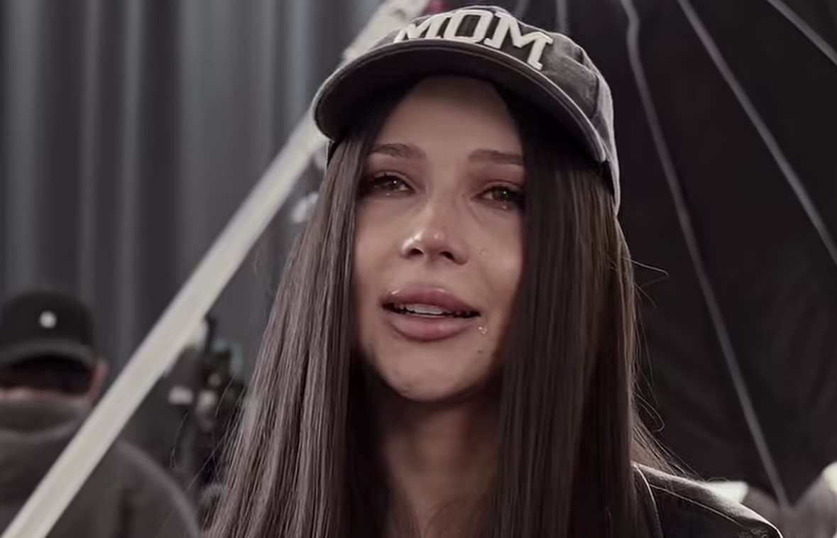 Больная раком Лерчек запустила новый бренд: фотосессия без волос и косметика в честь городов России 