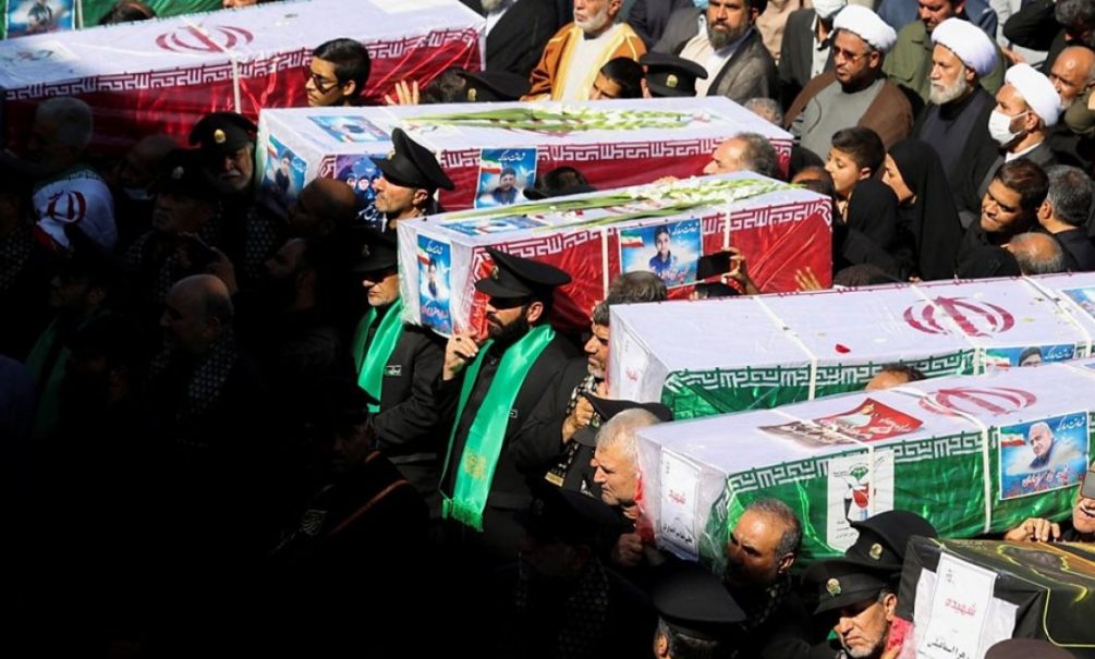 «Ждите огня»: иранский народ вышел на улицы и назвал «предателей» страны 