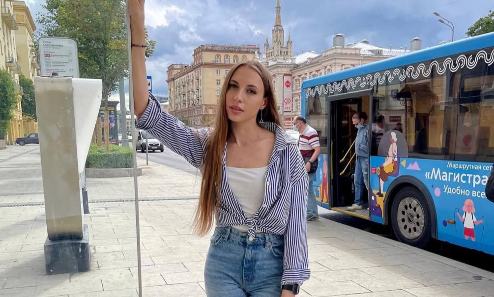 «Если бы я не развелась сейчас, я бы за убийство села»: Вика Складчикова объявила о разрыве с мужем 