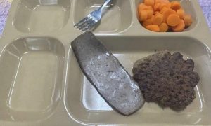 Что-то похожее на подошву: американские вояки на Ближнем Востоке пожаловались на еду