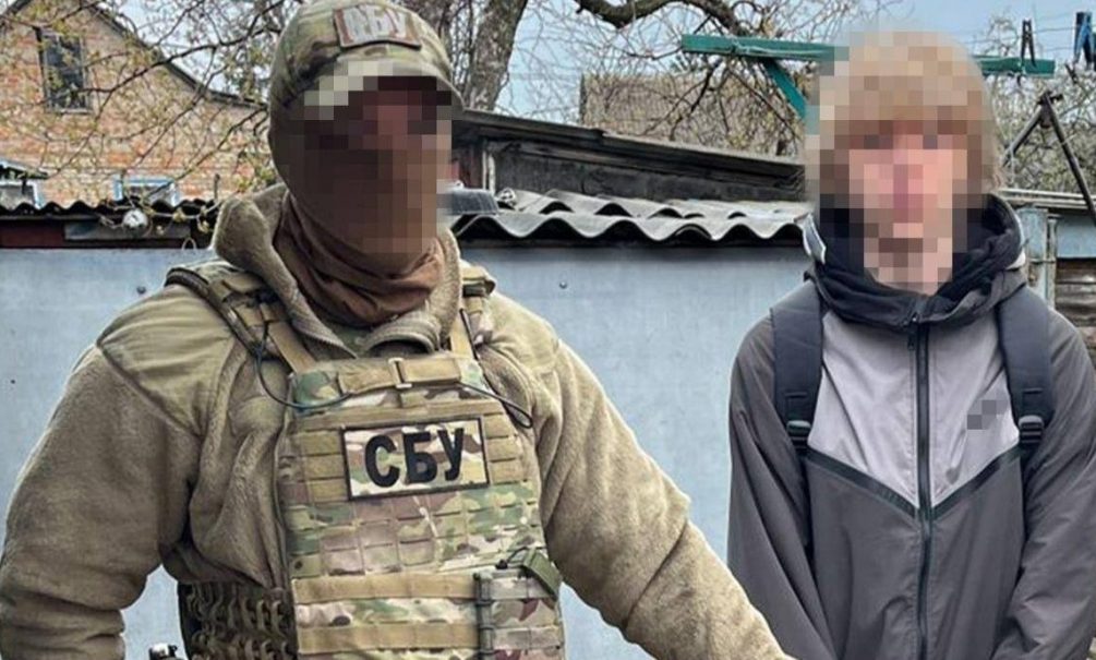 «Атмосфера ужаса и страха»: на Украине дети массово схватились за оружие и угрожают шутингами 