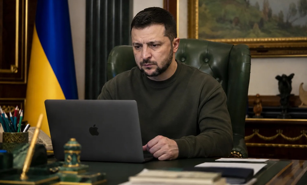 Зеленский хочет убивать россиян американским ИИ: Киев принял главу «Палантира» 