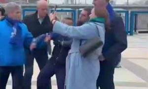 В Екатеринбурге нетрезвый мужчина пытался напасть на губернатора Паслера
