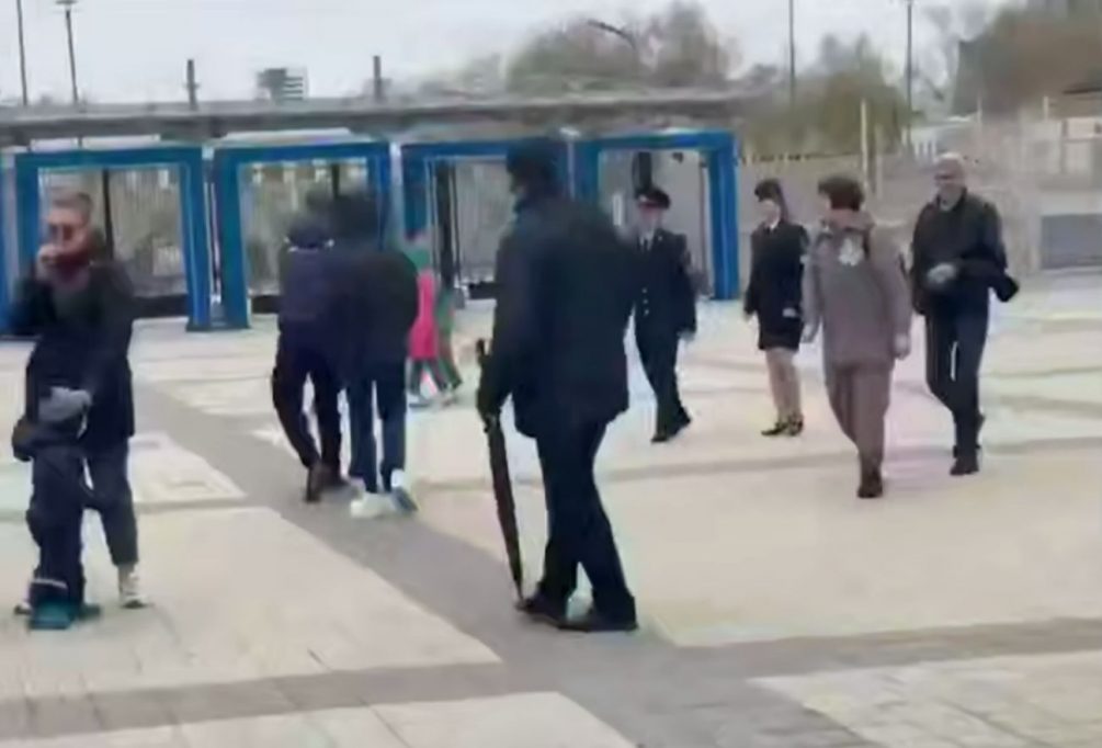 В Екатеринбурге нетрезвый мужчина пытался напасть на губернатора Паслера