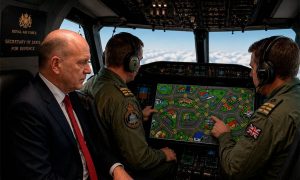 Несекретные материалы: самолет с министром обороны Британии на борту потерял GPS-сигнал у границы с Россией