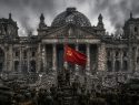 2 мая 1945 года Красная армия полностью заняла Берлин – над Рейхстагом водрузили красное знамя Победы