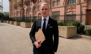 «Они хотели, чтобы я молчал»: Shaman пообещал раскрыть «секретную папку» у посольства США