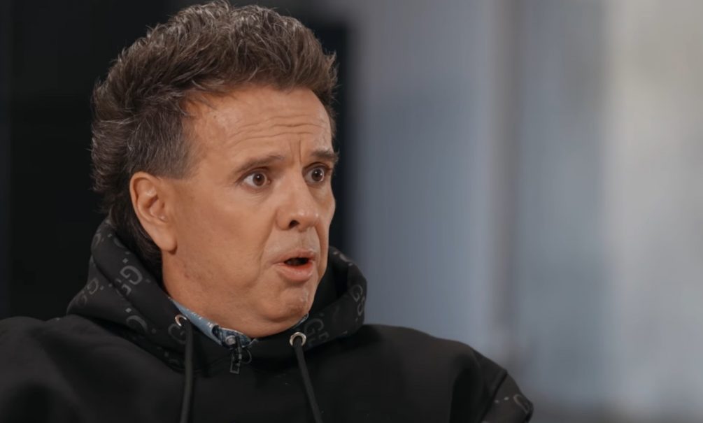 «Позвони, прошу»: Андрей Губин стал жертвой навязчивой поклонницы, которая караулит его у дома 
