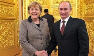 Меркель отказалась от роли посредника в переговорах с РФ и раскритиковала политиков Евросоюза
