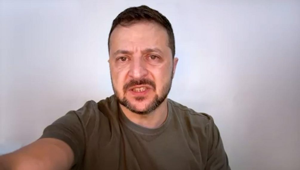 "Кричите "ой", тушите свет": Зеленский "настоятельно рекомендовал" главам государств не посещать Парад Победы в Москве