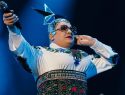 «Личный шут Зеленского»: Сердючка поёт русские песни в обход кассы офиса Зеленского