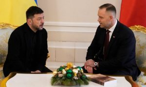 «Зеленский прославляет убийц»: лидер Польши решил отобрать у киевского главаря орден Белого орла и закрыть Украине путь в ЕС