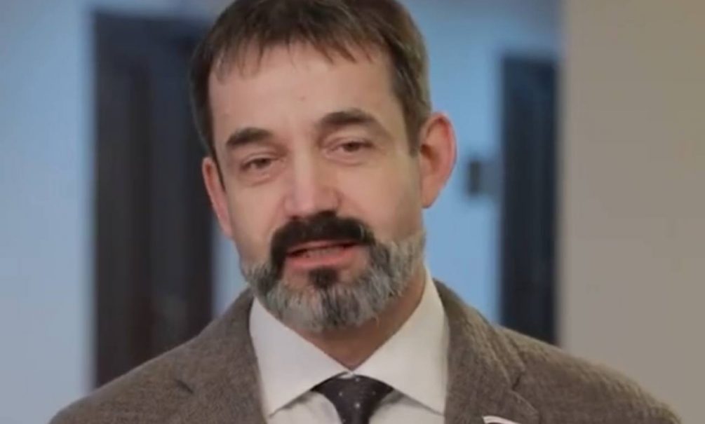 «Если сделать порнографический спектакль, то продавать будут еще дороже»: Певцов раскритиковал «Гамлета» и задел Хабенского 