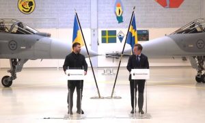 Зеленский выпросил новую игрушку: Швеция передает Украине истребители Gripen