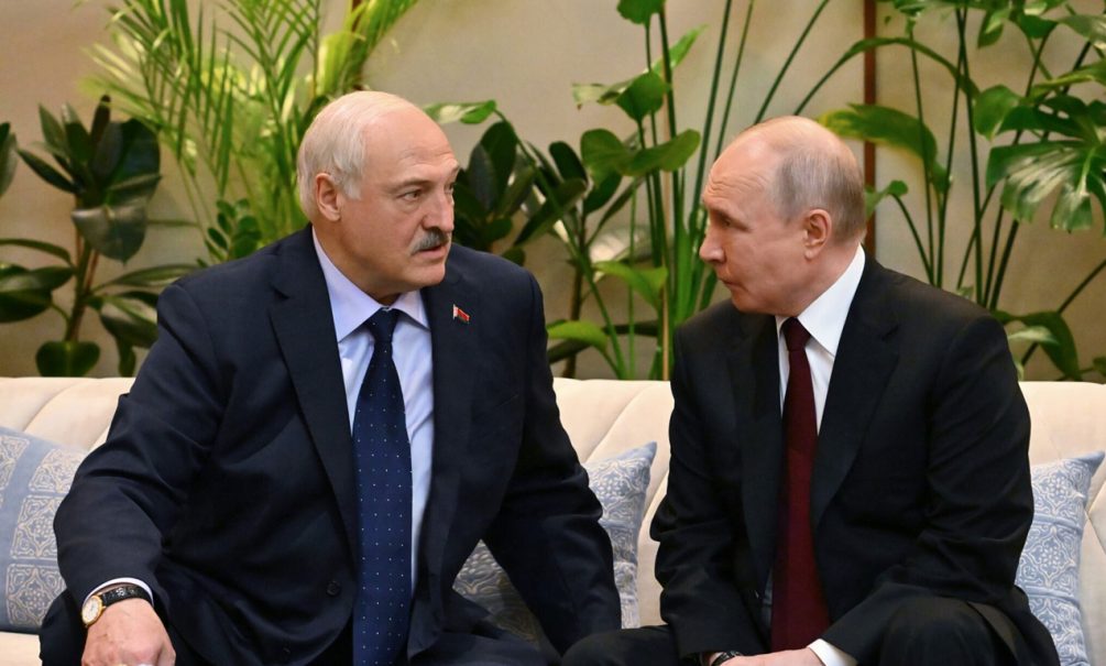 Лукашенко назвал удар автобусу с белорусскими детьми «фашизмом» и пообещал не вступать в войну с Украиной Лукашенко назвал удар автобусу с белорусскими детьми «фашизмом» и пообещал не вступать в войну с Украиной