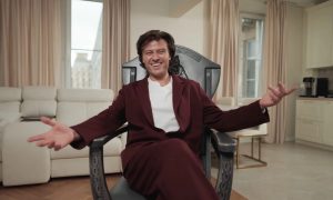 Золото и трон в спальне: Прохор Шаляпин показал квартиру за 11 миллионов
