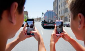 «Скинул фотку друзьям – получил срок»: в Крыму задерживают за съёмку передвижения бензовозов