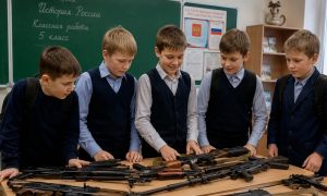 В Госдуме предложили готовить детей к войне сразу после начальной школы