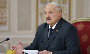 «Молчи, если хочешь дожить до пенсии»: из офиса Зеленского снова пригрозили Лукашенко за старые обиды
