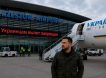 «Прошла любовь, завяли помидоры, сандалии жмут…»: Польша запретила Зеленскому и его чиновникам пользоваться военным аэропортом Жешув