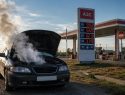 Мотор на помойку: у россиян массово ломаются машины из-за некачественного бензина
