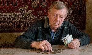 «И ни в чем себе не отказывай, Толя-ваучер»: пенсию сбежавшего из России Чубайса сократили до прожиточного минимума