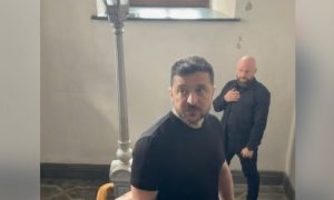 «Поляков на гиляку?»: обиженка Зеленский устроил шоу с возвращением Польше ордена Белого орла