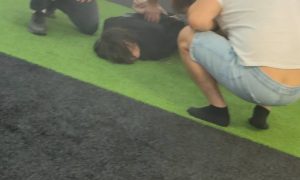 Бросился с мачете на людей: в Краснодаре неизвестный устроил кровавую расправу в торговом центре