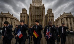 «А посол он ваш посол»: стало известно, чем закончилась встреча глав дипмиссий Франции, ФРГ и Британии в МИД РФ