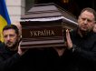 «Дела очень плохи»: на Украине поняли, почему Зеленский ходит в робе похоронного бюро