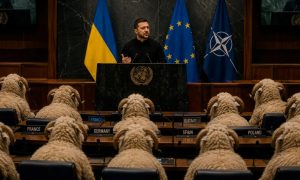 «Сколько мы отдали на золотые туалеты Зеленскому?»: в странах НАТО созрел бунт против Украины из-за денег