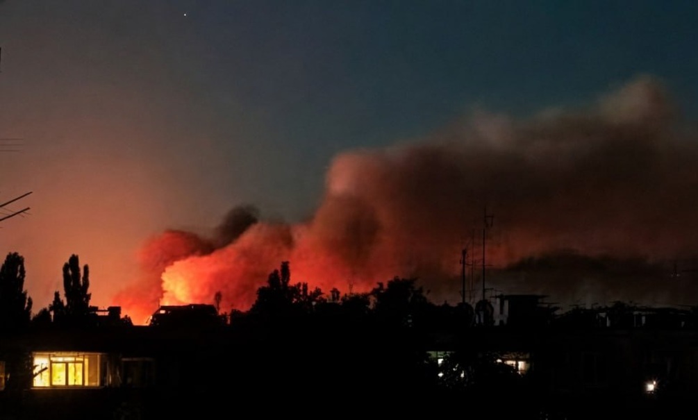 Киев запылал: в огне военные склады, предприятия и автозаправки – но не «центры принятия решений»