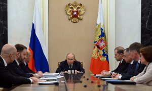 Экономика растет, трудности с топливом временные: Путин рассказал о нашей устойчивости
