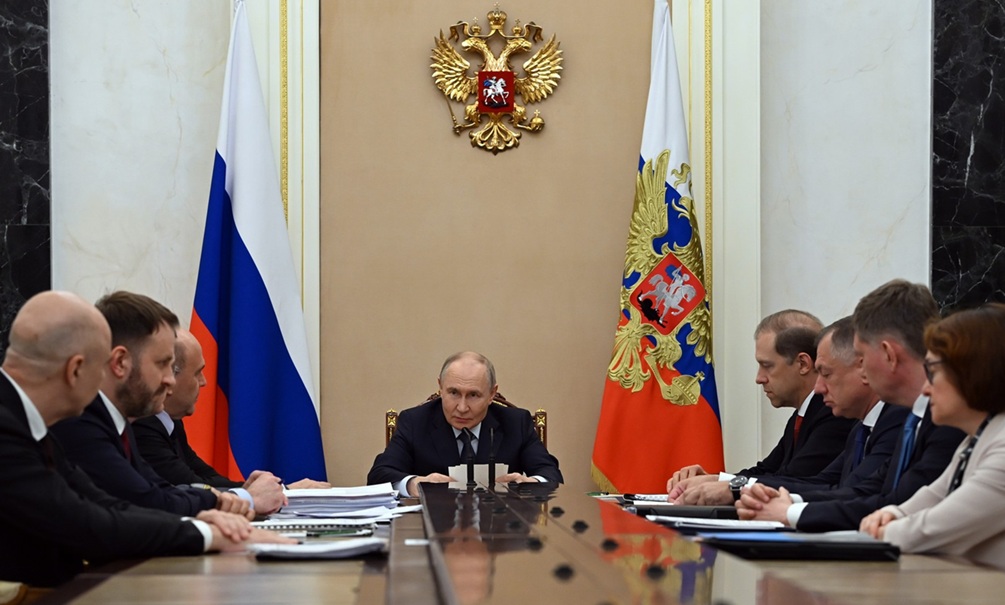 Экономика растет, трудности с топливом временные: Путин рассказал о нашей устойчивости 