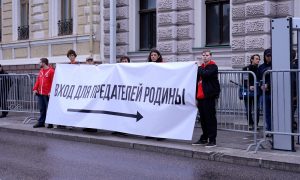 В Москве элиты выпили за здравие короля Британии, чьё оружие убивает мирных россиян