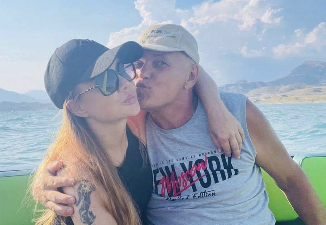 Умер от тяжелой болезни отец МакSим: певица показала кадры с кладбища