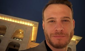 Звезду «Постучись в мою дверь» Керема Бюрсина увезла полиция: что произошло