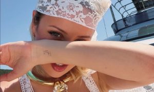 Подушка с лицом Масленникова и эксклюзивное нижнее белье: Клава Кока отпраздновала девичник
