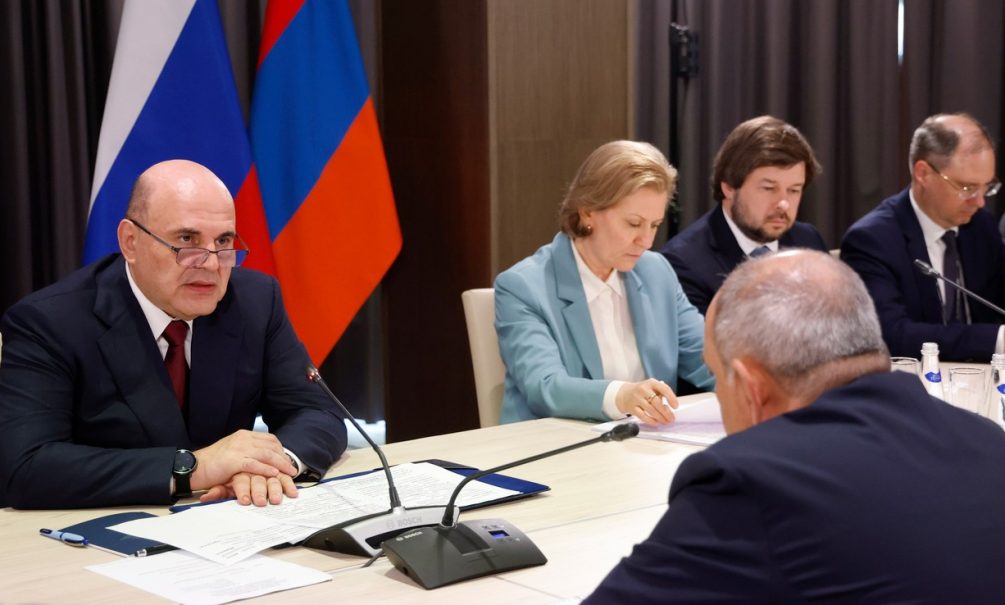 «Прости меня, порви мои расписки»: Пашинян вымолил у Мишустина отмену запретов на ввоз товаров, которые ранее обещал ЕС